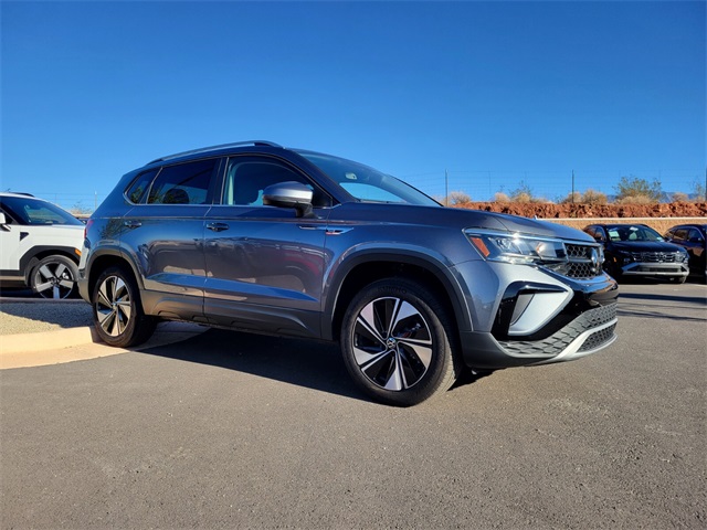 2024 Volkswagen Taos SE photo 2