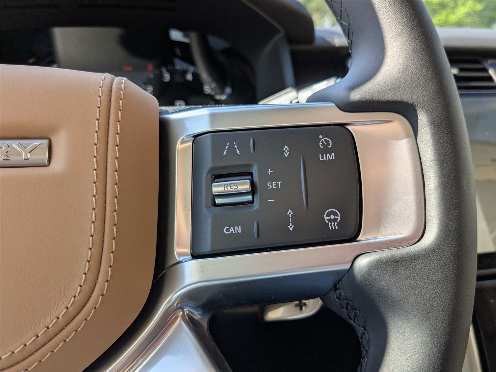 2025 Land Rover Discovery Metropolitan Edition photo 17