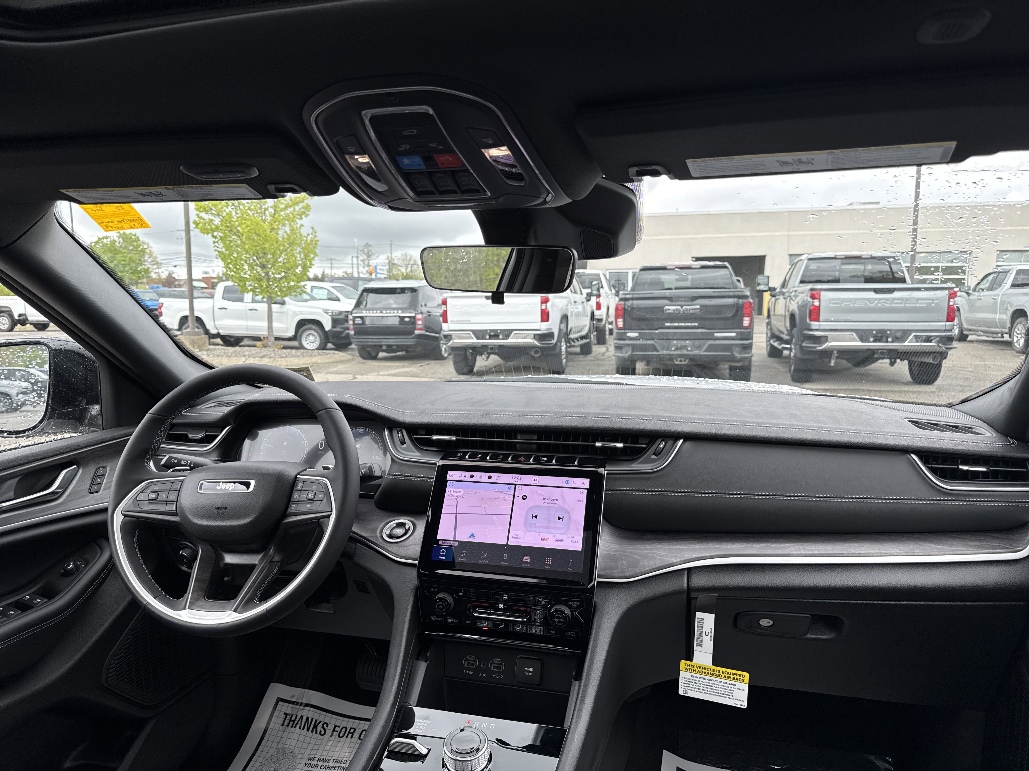 2025 Jeep Grand Cherokee Limited photo 2