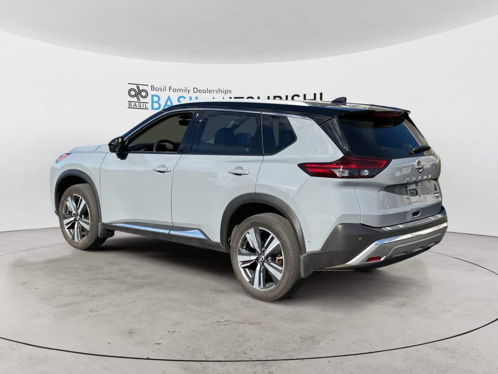 2023 Nissan Rogue Platinum photo 3