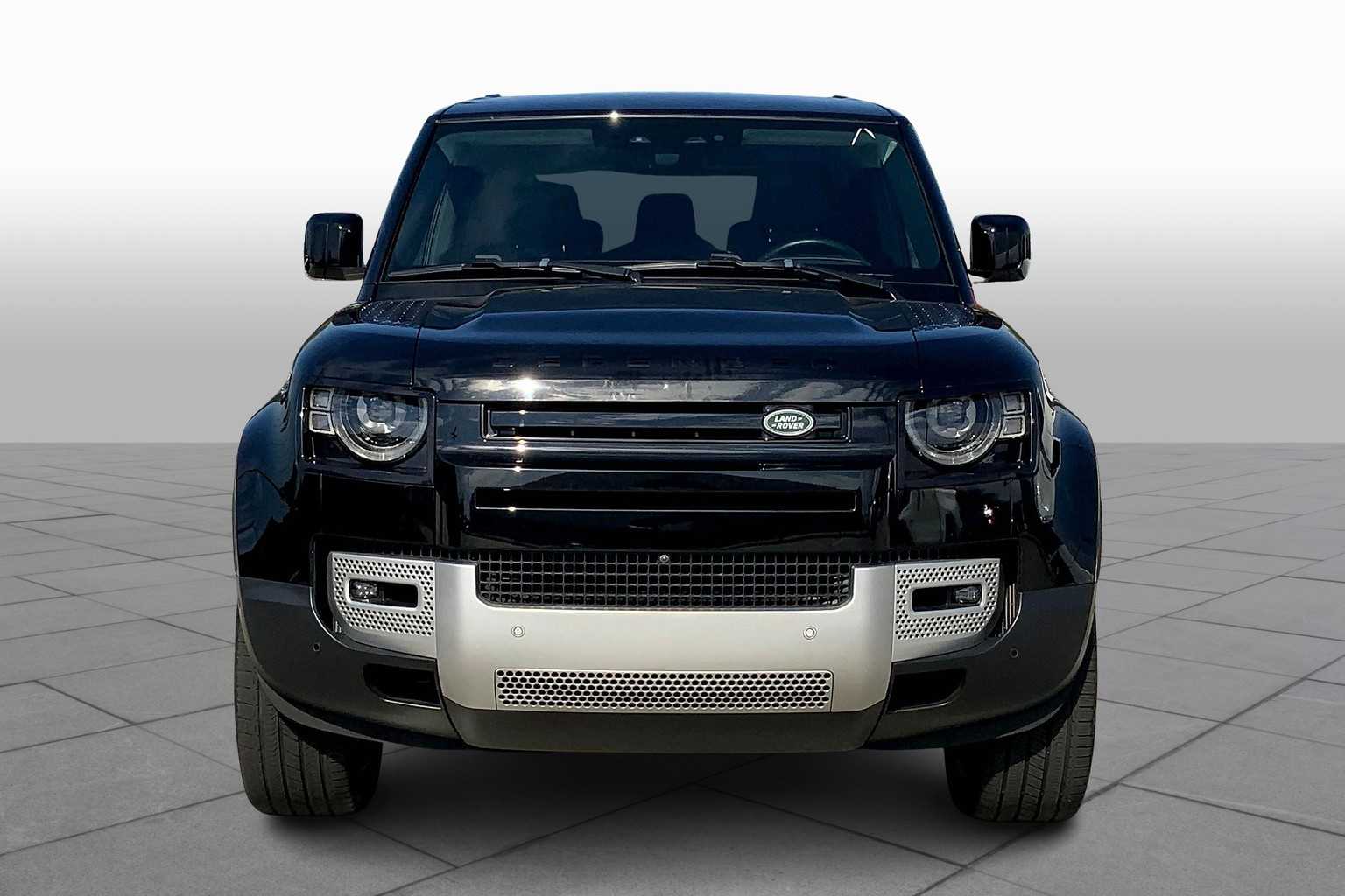 2023 Land Rover Defender SE photo 3
