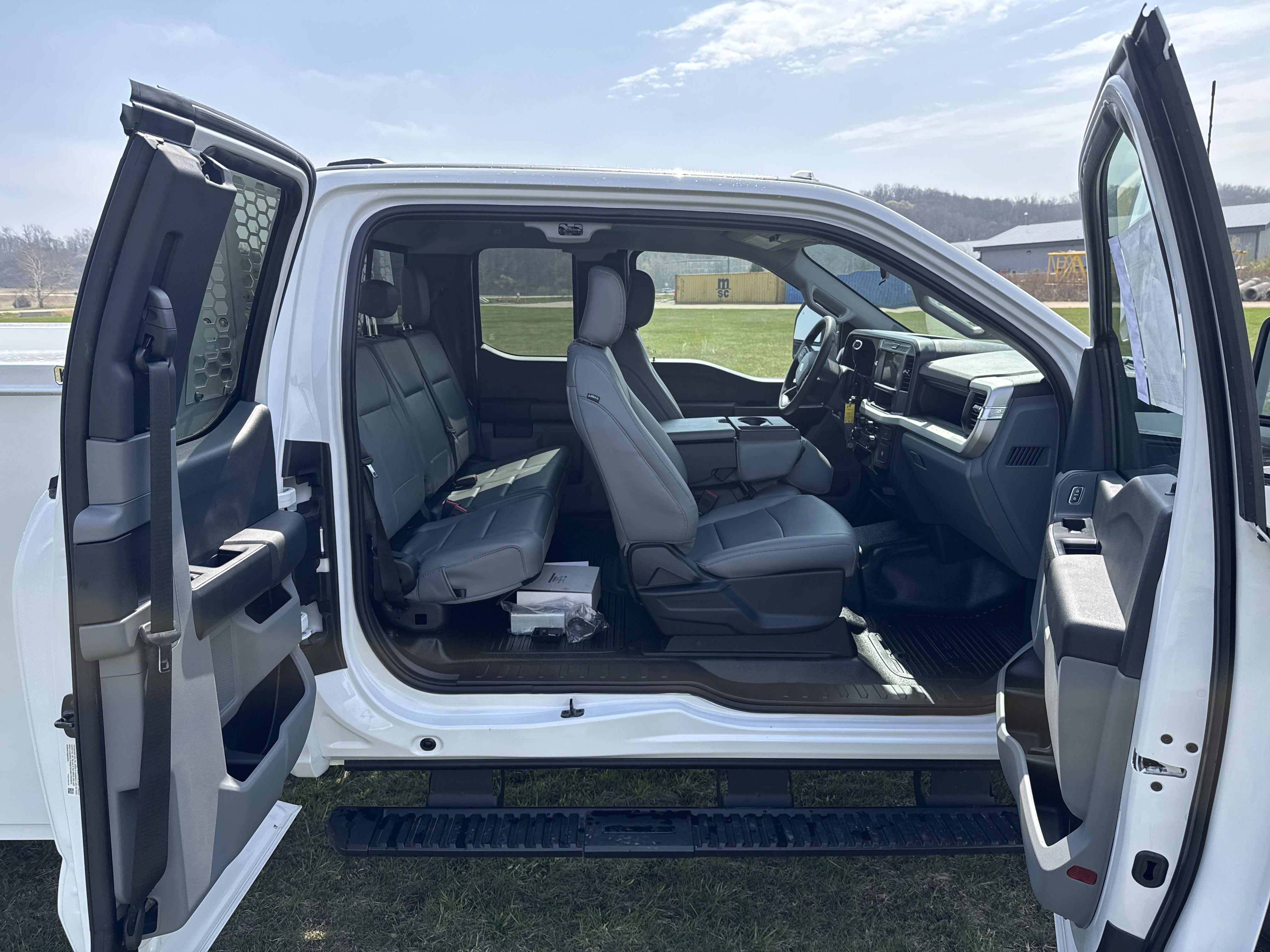 2025 Ford F-350 XL photo 3