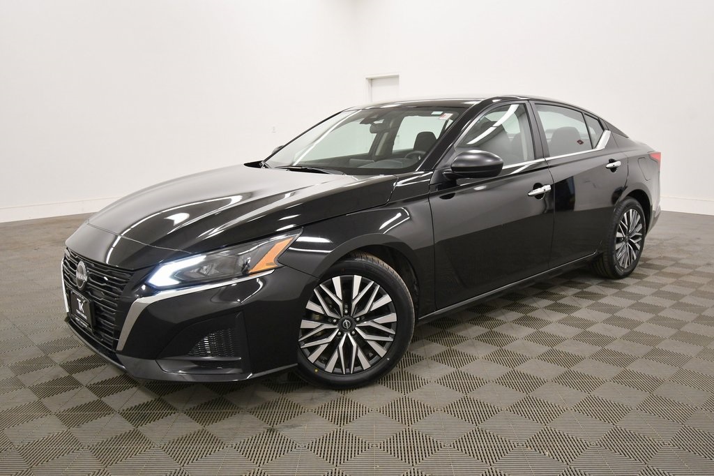 Used 2024 Nissan Altima SV with VIN 1N4BL4DVXRN343434 for sale in Rochester, Minnesota