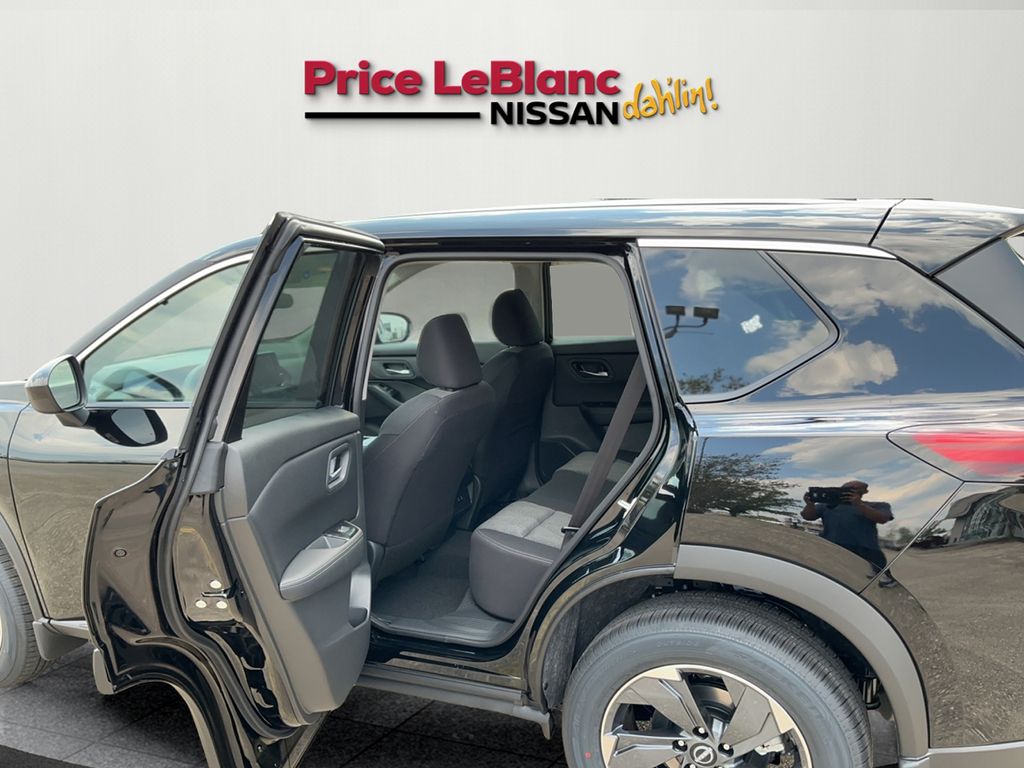 2026 Nissan Rogue SV photo 9