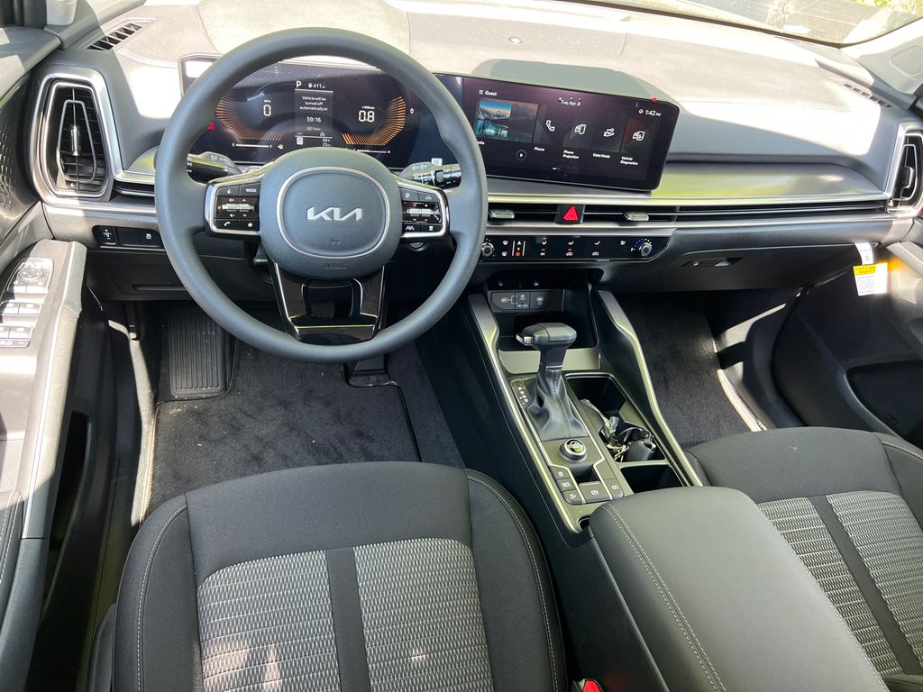 2025 Kia Sorento LX photo 15