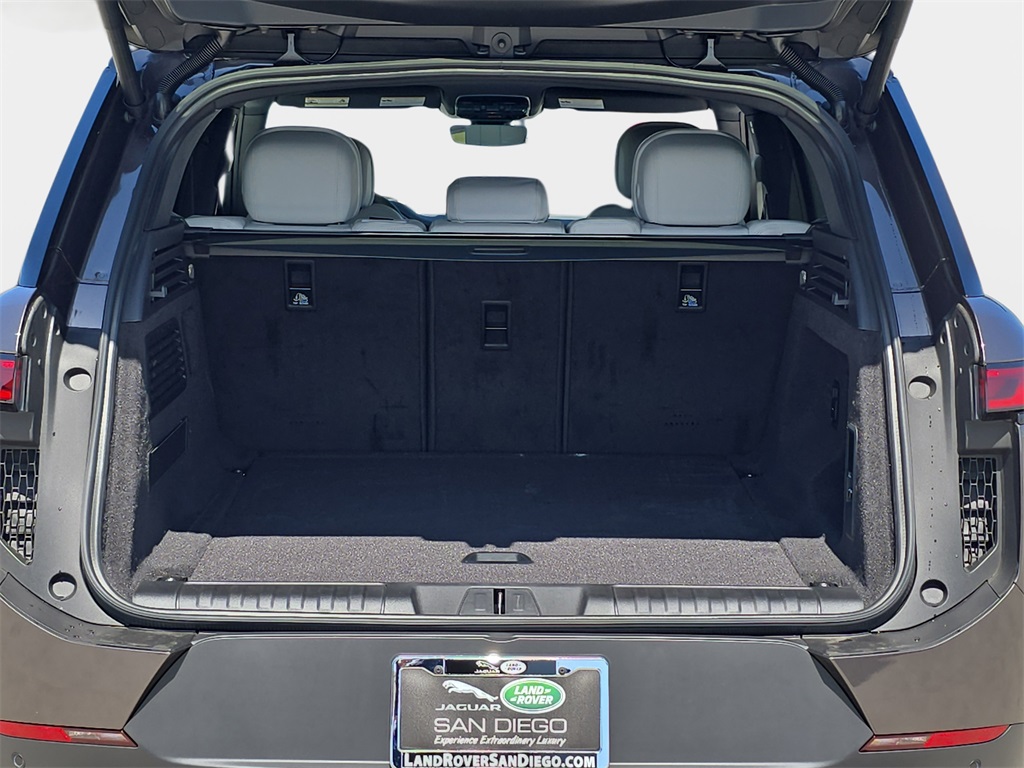 2025 Land Rover Range Rover Sport SE photo 3