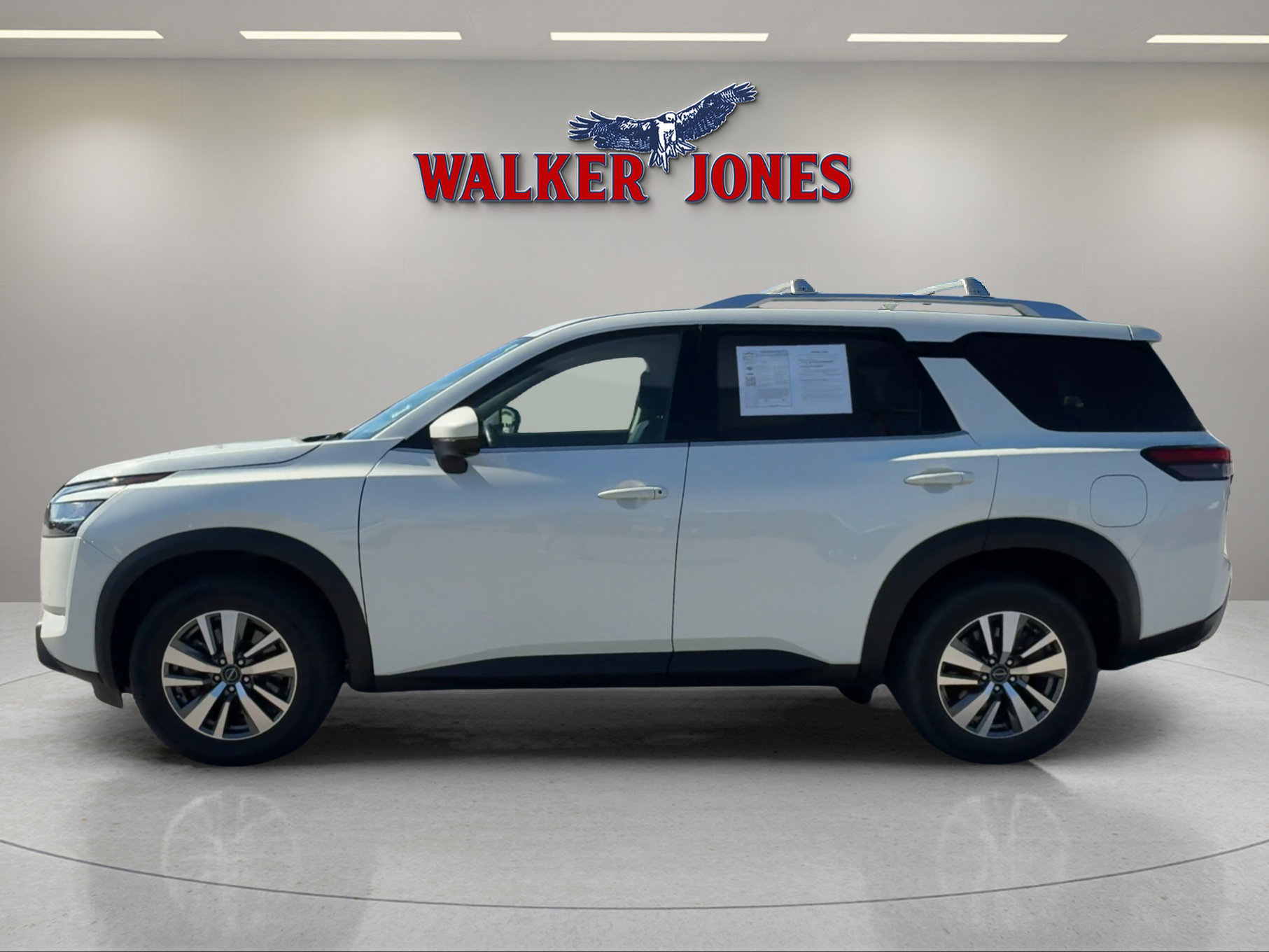 2023 Nissan Pathfinder SL photo 2