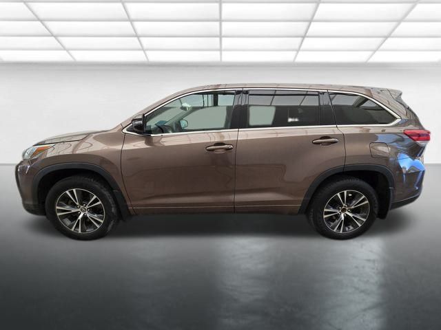 2018 Toyota Highlander LE Plus photo 2