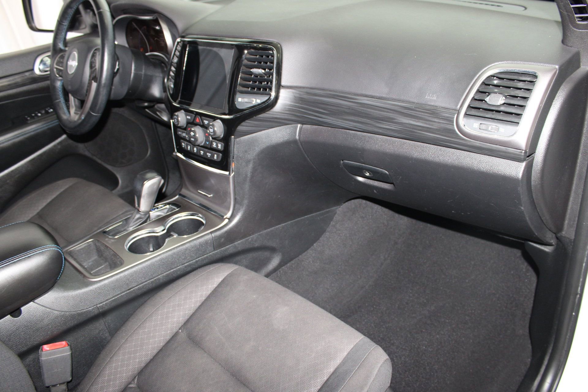 2020 Jeep Grand Cherokee Laredo photo 23