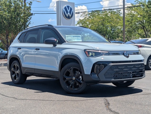 2025 Volkswagen Taos SE Black