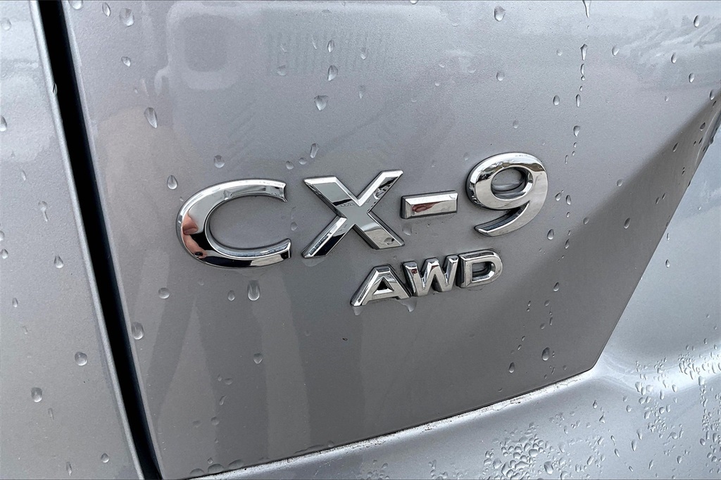 2022 Mazda CX-9 Touring photo 8