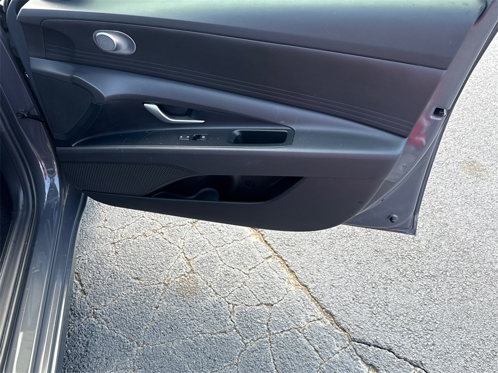 2024 Hyundai Elantra SEL photo 14