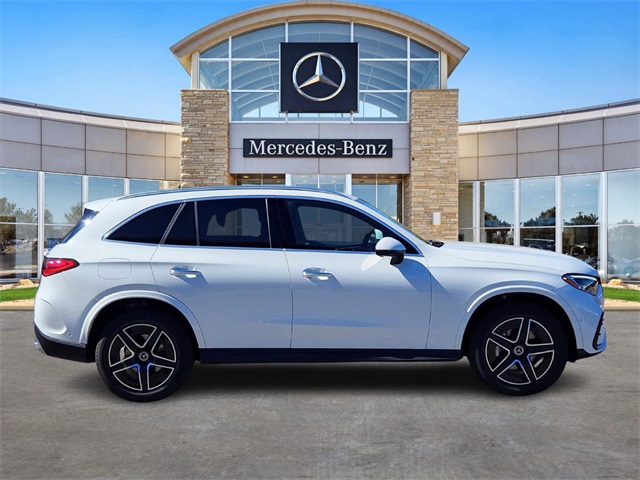 2026 Mercedes Benz GLC 300 4MATIC photo 4