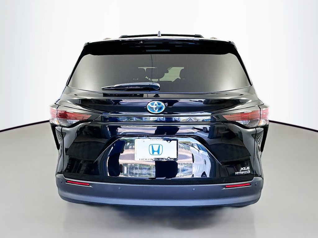 2023 Toyota Sienna XLE photo 6