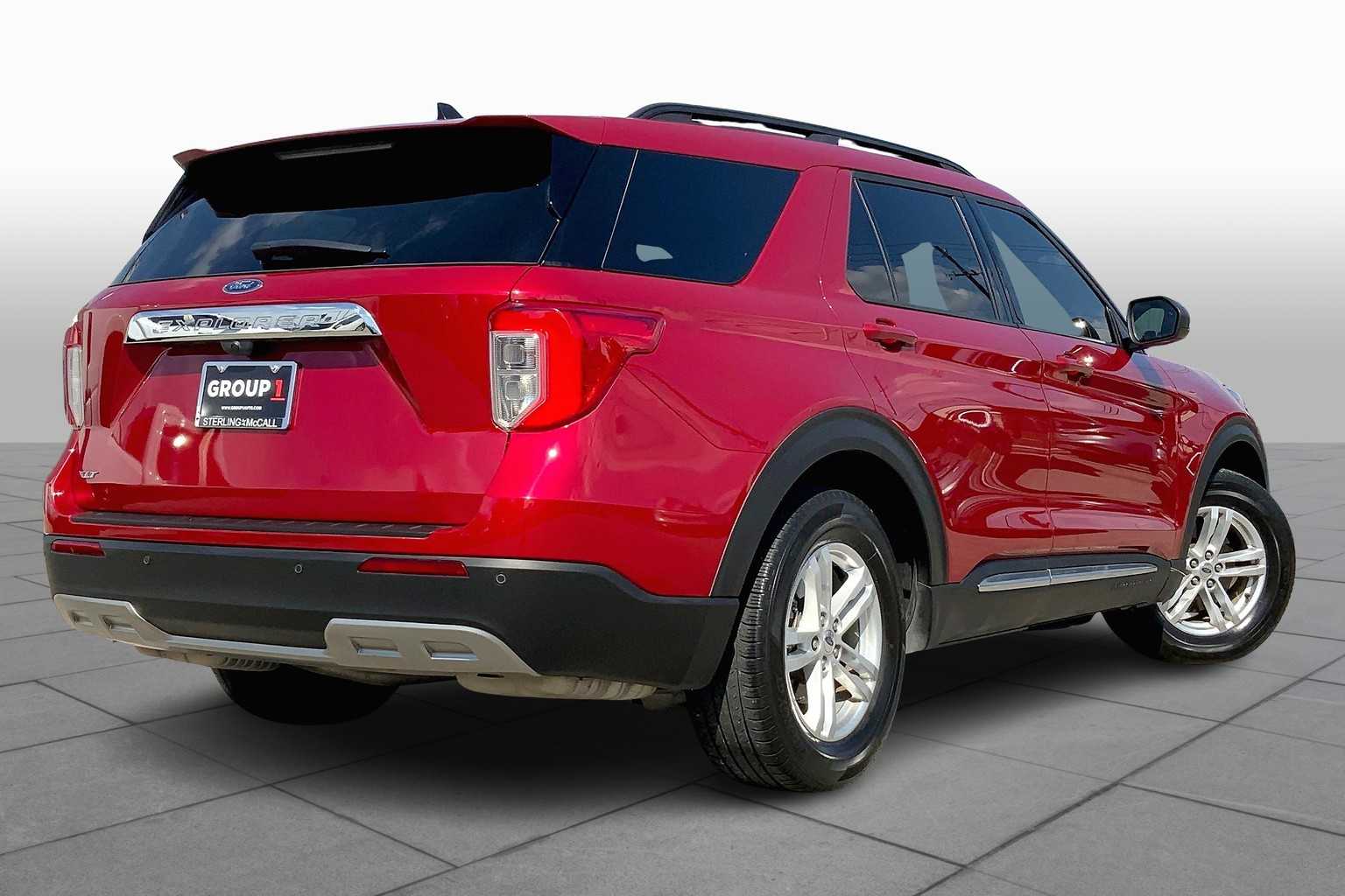 2023 Ford Explorer XLT photo 9