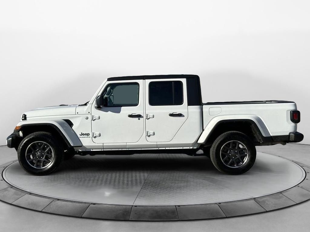 Used 2023 White Jeep Overland 4x4 image 6