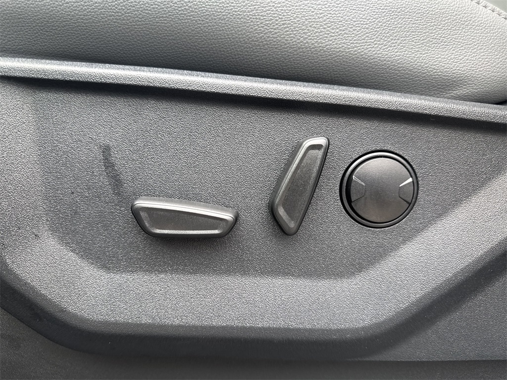 2025 Ford F-150 Lightning photo 12