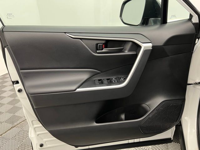 2024 Toyota RAV4 LE photo 30