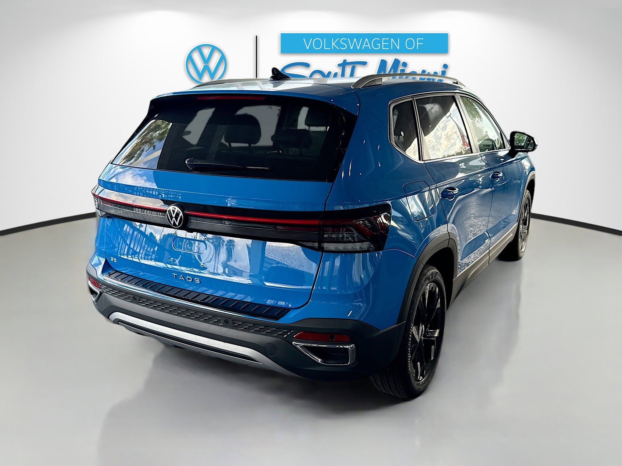2025 Volkswagen Taos SE photo 4