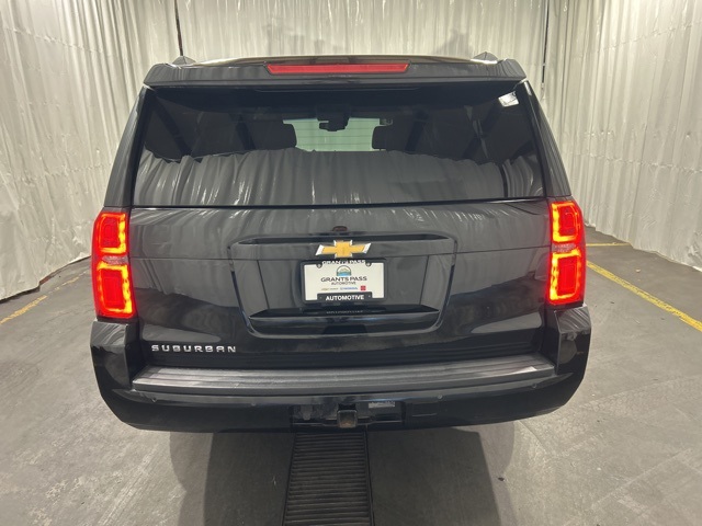 2018 Chevrolet Suburban LT photo 3