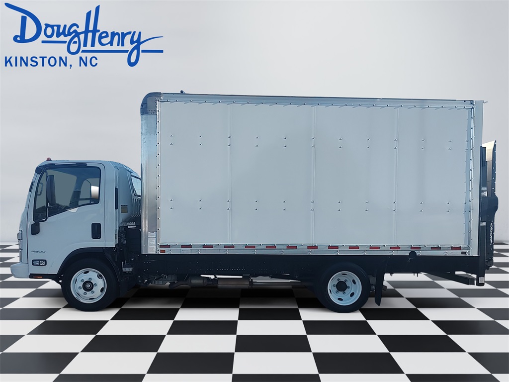 2023 Chevrolet Silverado 4500HD Base photo 2