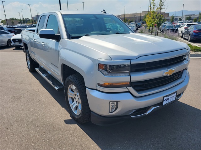 2018 Chevrolet Silverado 1500 LT photo 3