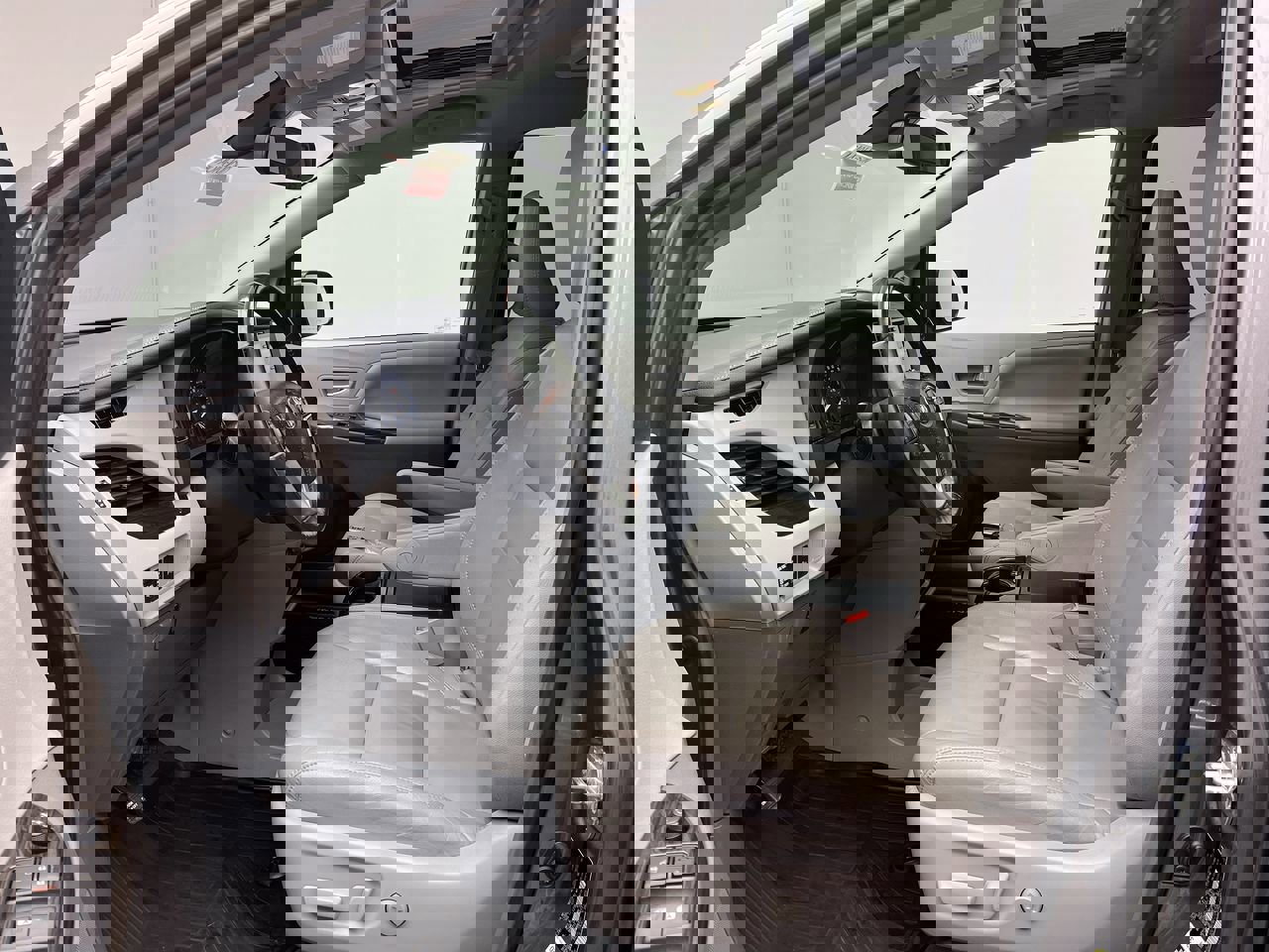 2018 Toyota Sienna XLE Premium photo 3