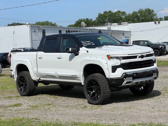 2025 Chevrolet Silverado 1500 RST photo 2