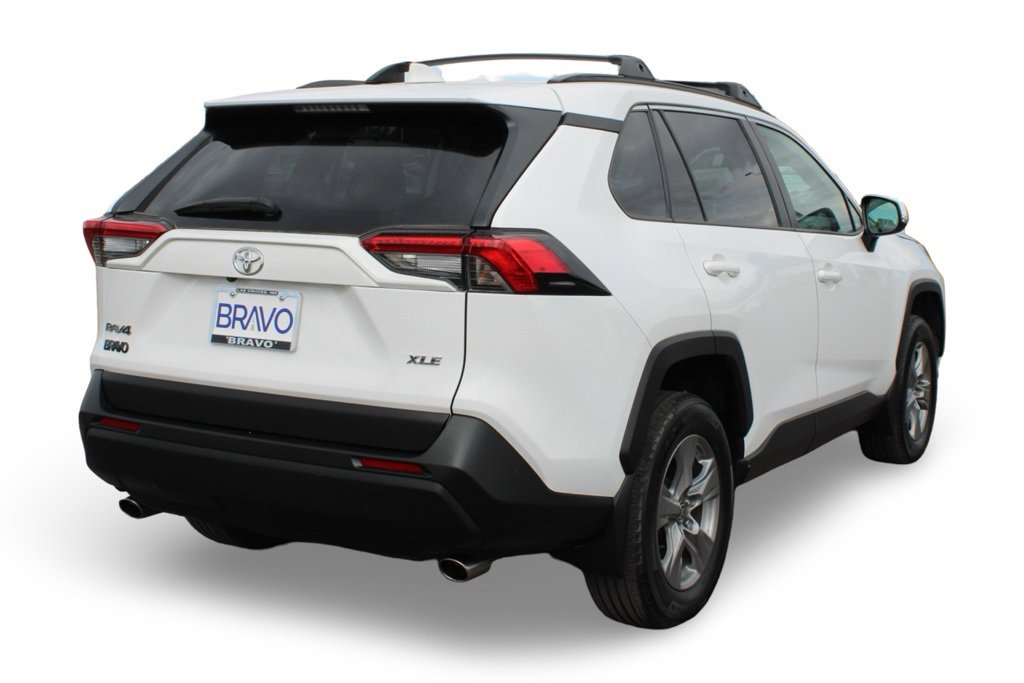 2024 Toyota RAV4 XLE photo 2
