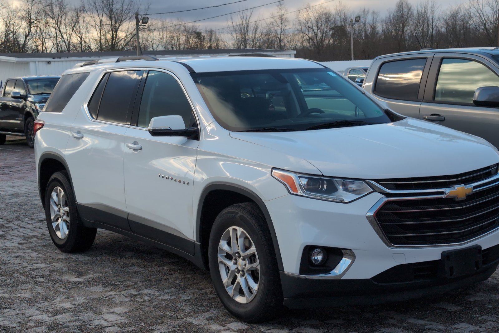 Used 2018 Chevrolet Traverse 1LT with VIN 1GNEVGKW6JJ113147 for sale in Crossville, TN