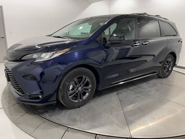 2025 Toyota Sienna XSE's photo