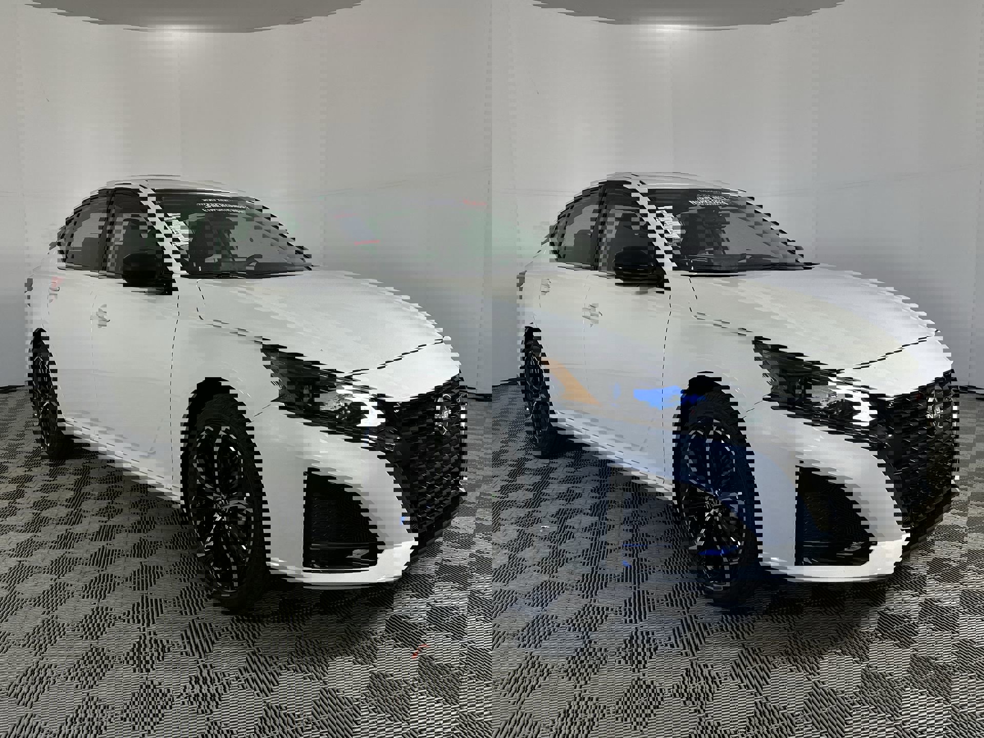 2025 Nissan Altima SR photo 2