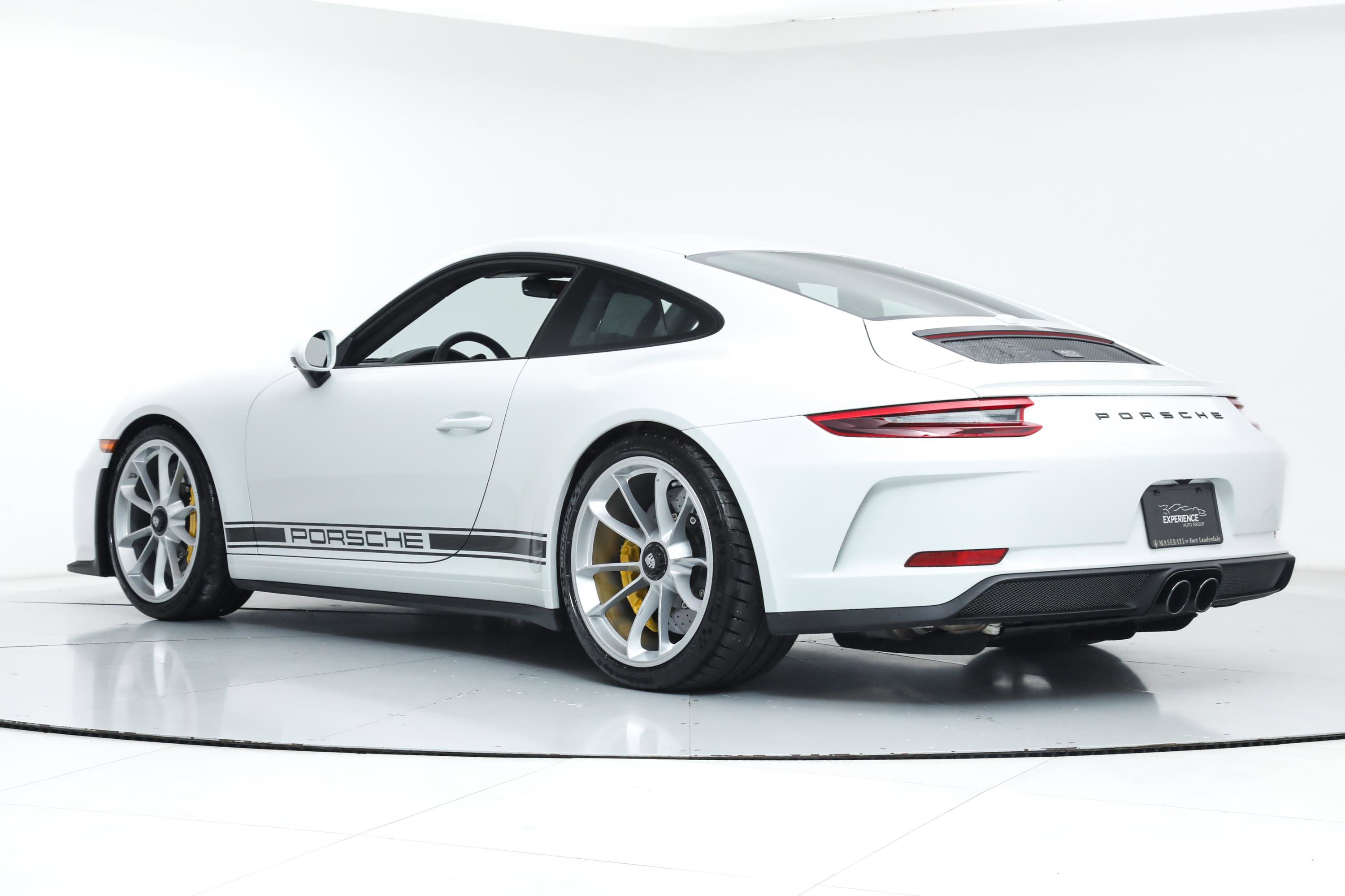 2018 Porsche 911 GT3 Touring photo 2