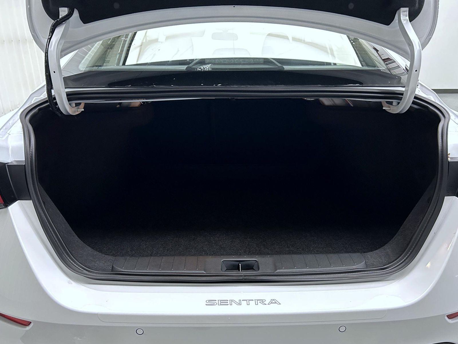 2025 Nissan Sentra SV photo 9