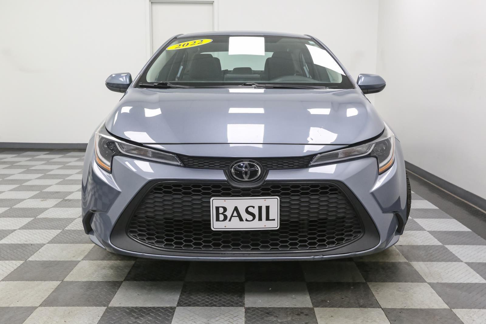 2022 Toyota Corolla LE photo 3