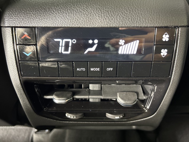 2025 Jeep Grand Cherokee Laredo Altitude photo 38