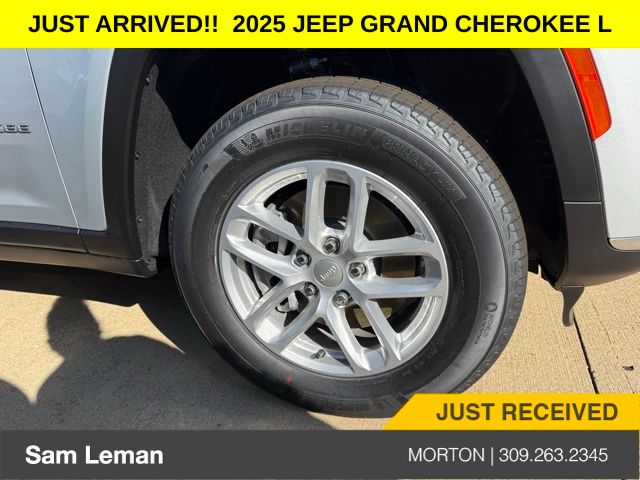 2025 Jeep Grand Cherokee Laredo X photo 4