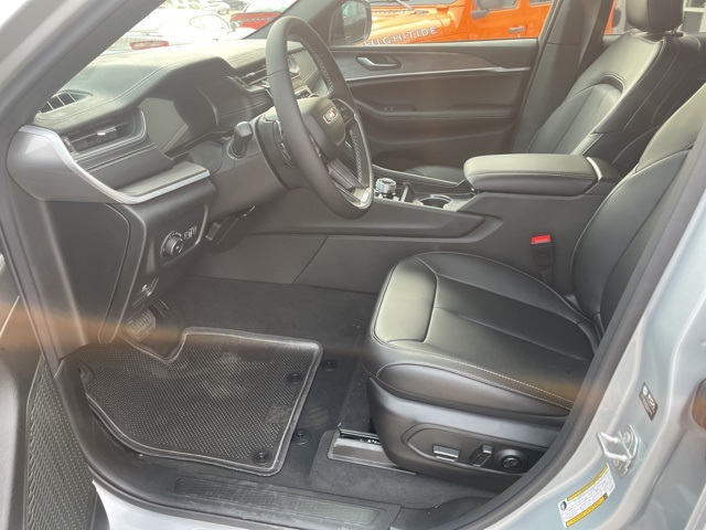 2025 Jeep Grand Cherokee Limited photo 4
