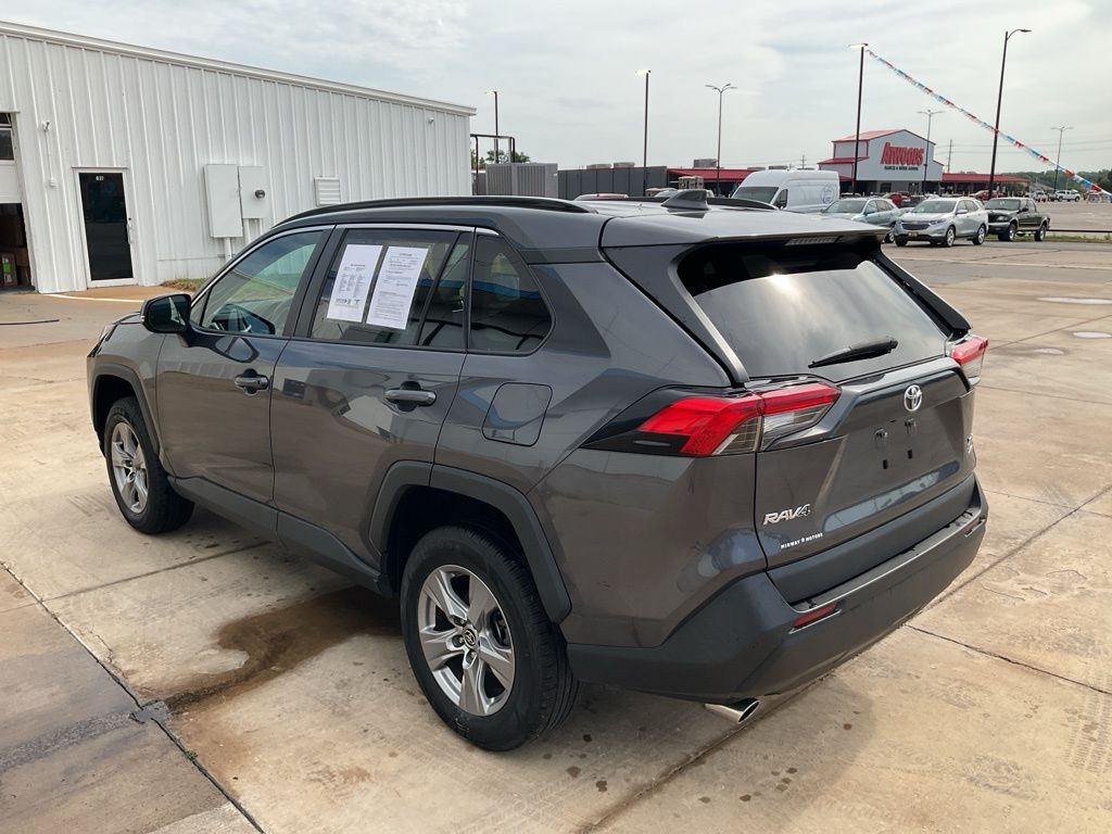 2022 Toyota RAV4 XLE photo 10
