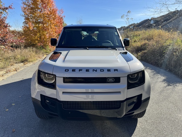 2026 Land Rover Defender 110 S photo 3