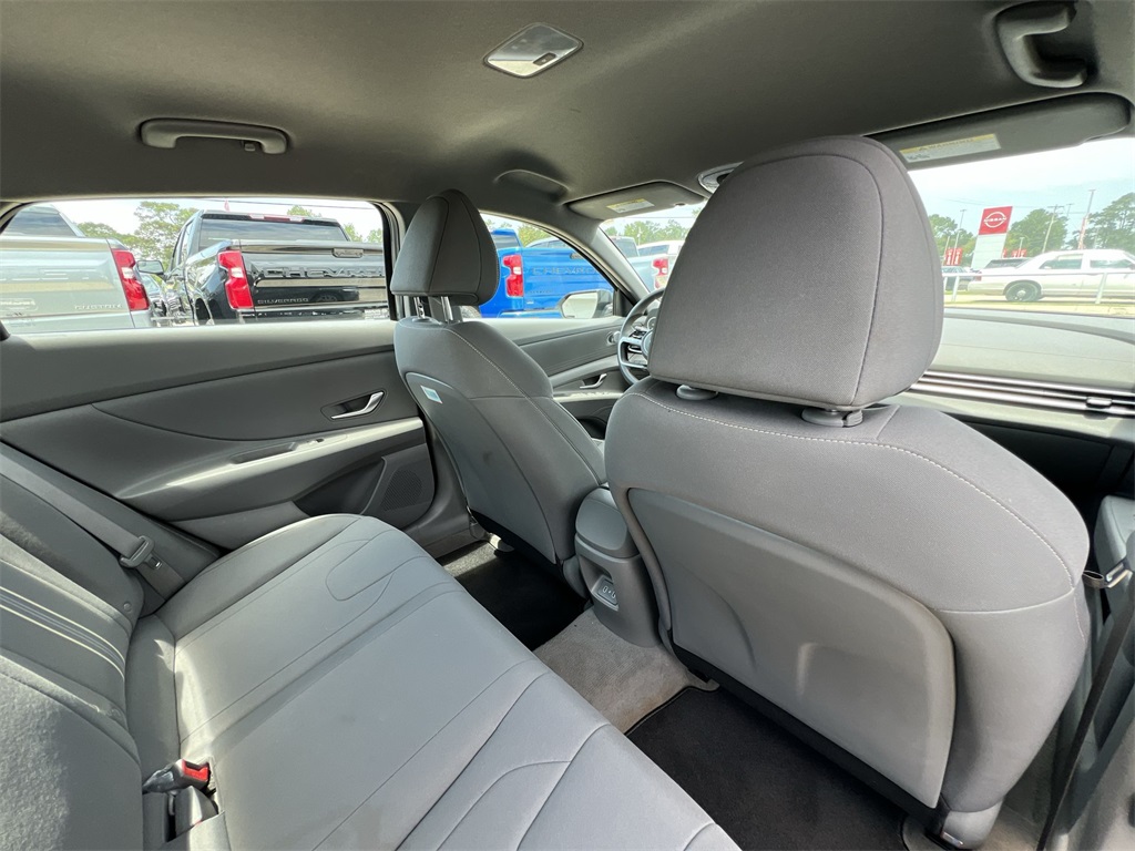 2024 Hyundai Elantra SEL photo 17