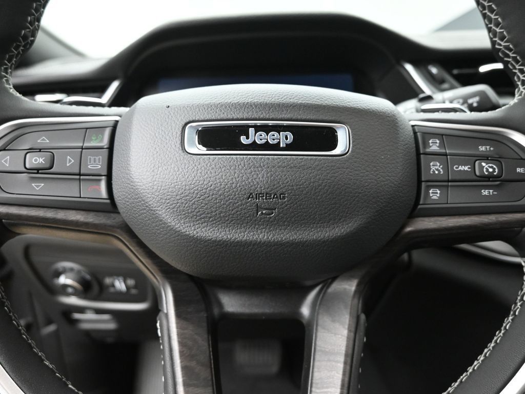2025 Jeep Grand Cherokee Limited photo 14