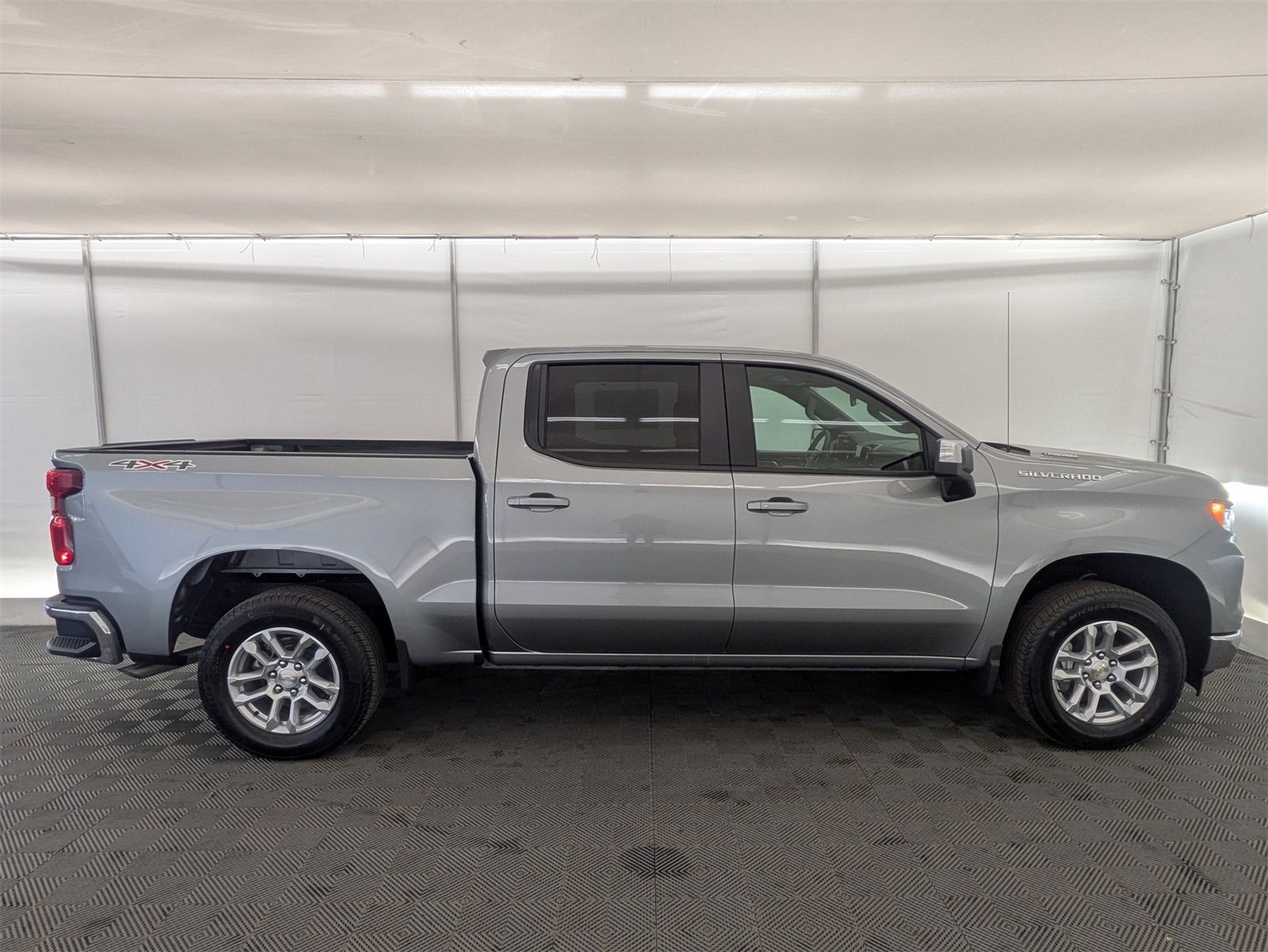 2025 Chevrolet Silverado 1500 LT photo 7