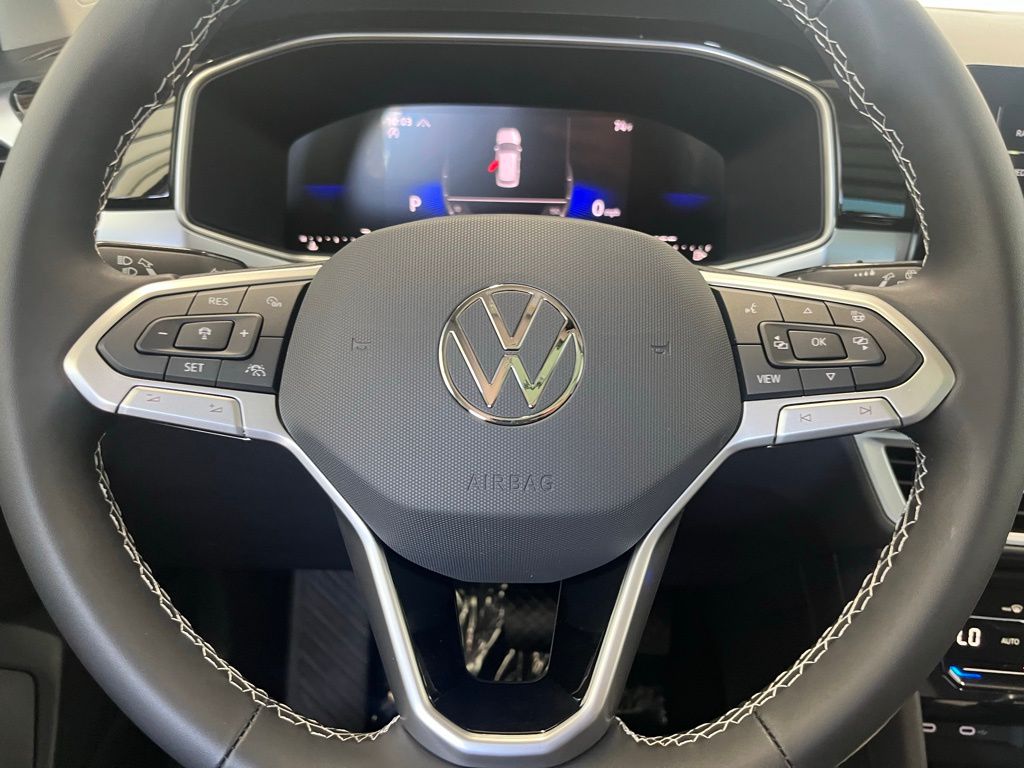 2025 Volkswagen Taos SE photo 18