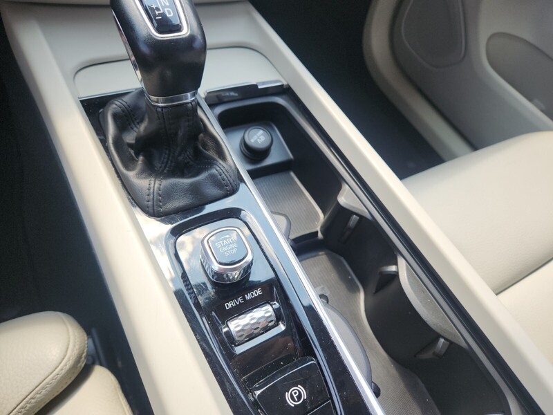 2019 Volvo XC60 T5 Momentum photo 20