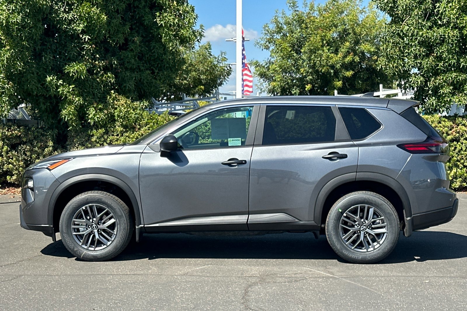 2026 Nissan Rogue S photo 7