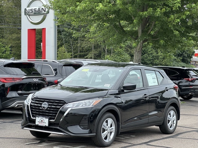 2025 Nissan Kicks Play S photo 3