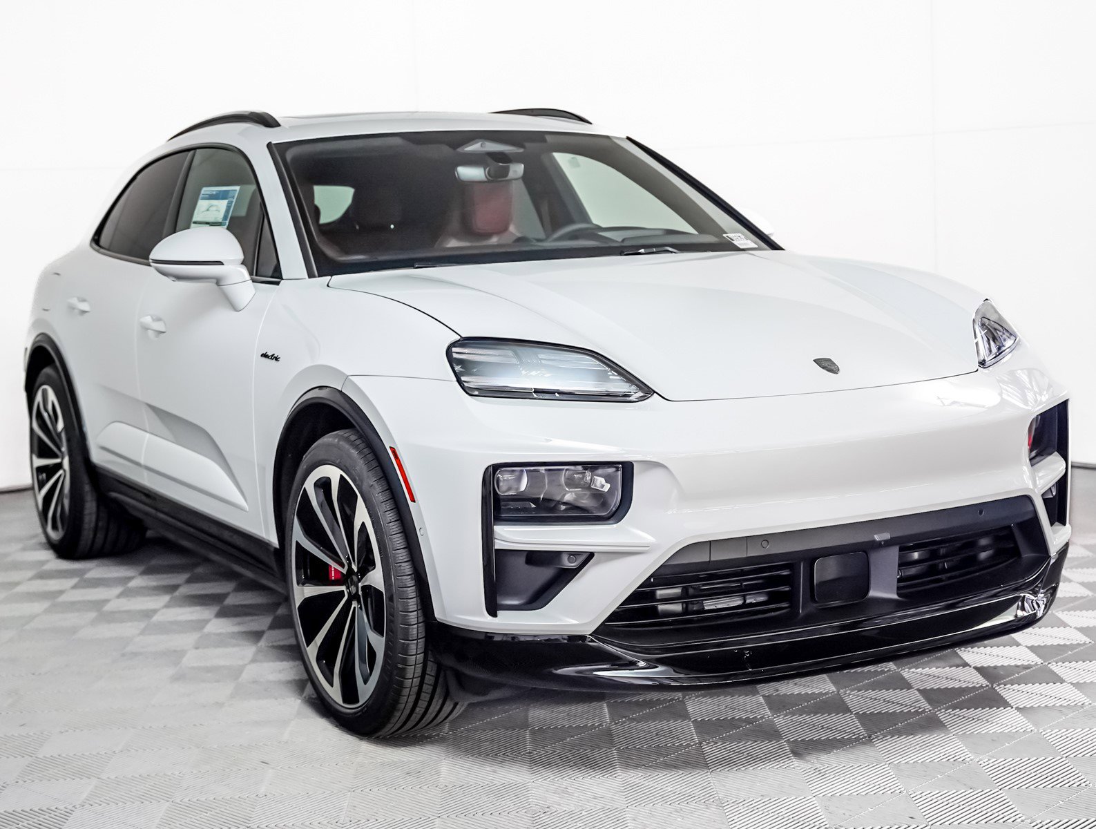 2025 Porsche Macan Electric Turbo photo 8