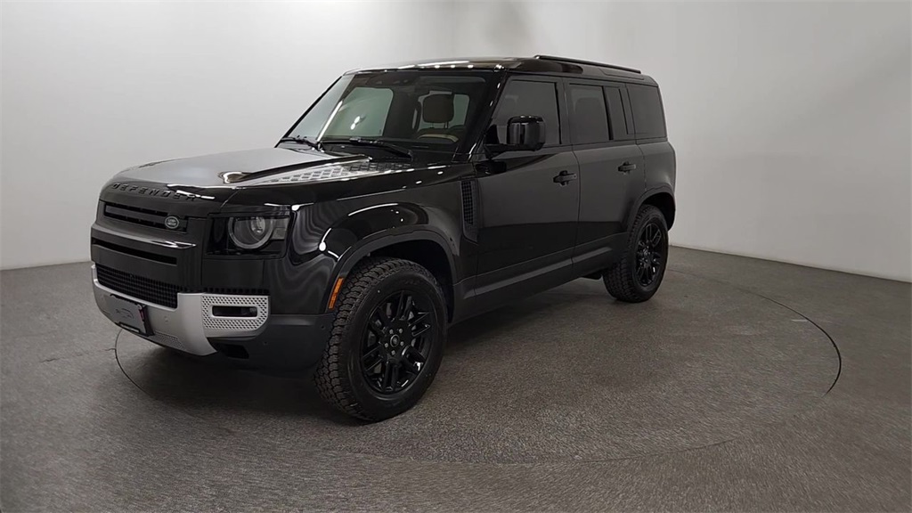 2025 Land Rover Defender 110 S photo 4
