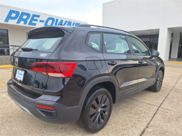 2024 Volkswagen Taos S photo 2